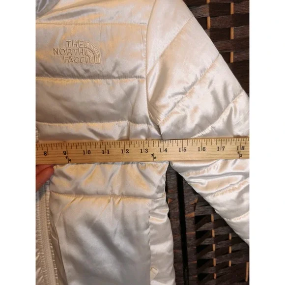 The North Face Kids White Puffer Jacket - Picture 10 of 11